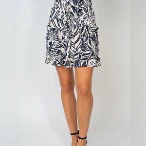 White birch navy tropical print skort. Size XL
